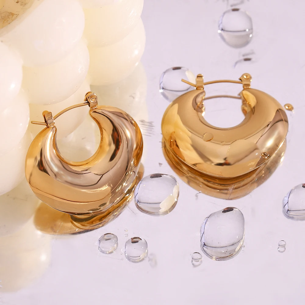 

MamacitaSlay Women's Jewelry Hollowed Out Heart-Shaped Geometric Earrings Gold-Plated High-end Stainless Steel Charm Studs