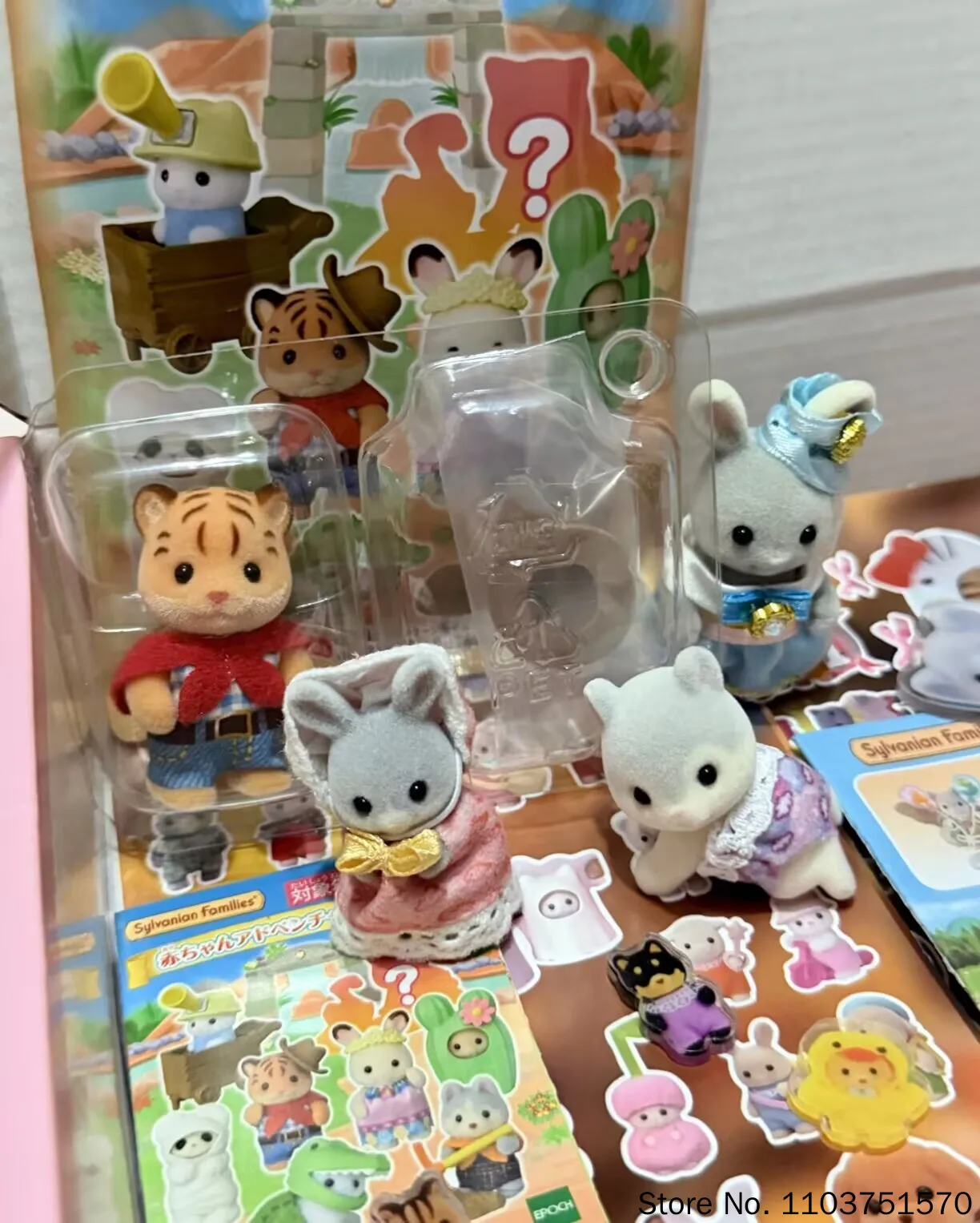Фото Коллекционные фигурки Sylvanian Families 2026: Новые приключенческие наборы-сюрпризы в закрытых пакетах — Мумия, Тигр, Кактус (флокированные игрушки) для взрослых коллекционеров №2