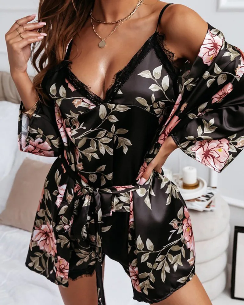 

Пикантные женские шорты на бретелях с V-образным вырезом и цветочным принтом, кардиган, пижамный комплект из трех предметов, новинка весны ...