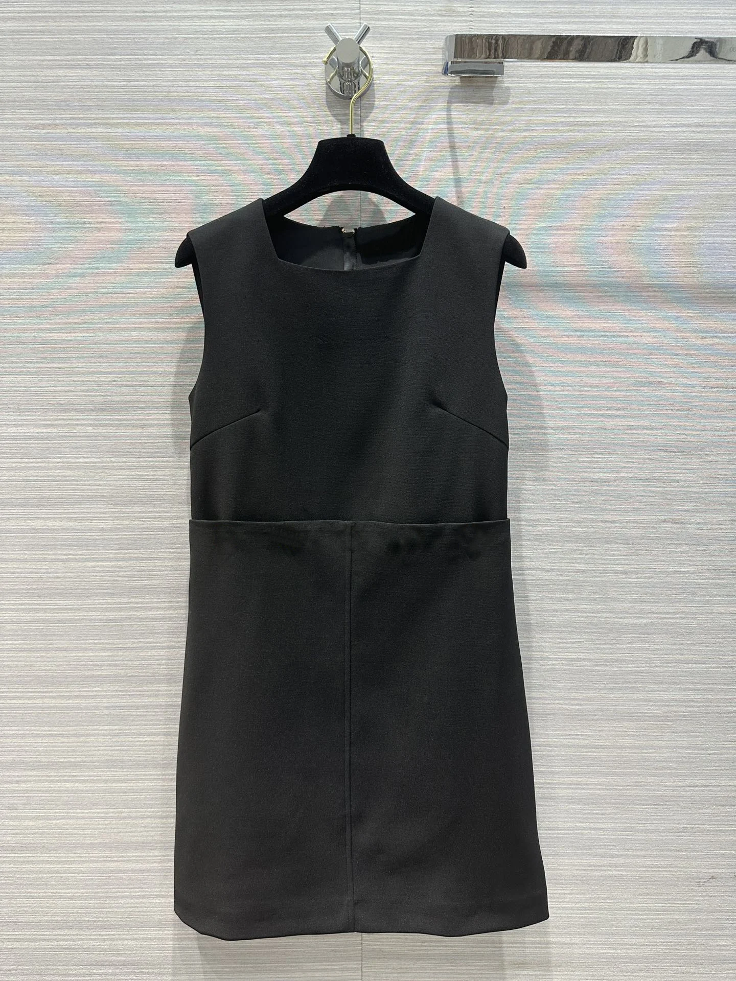 

2023Metal buckle decoration design small square collar vest dress, design sense H version skirt minimalist high-level sense6.29