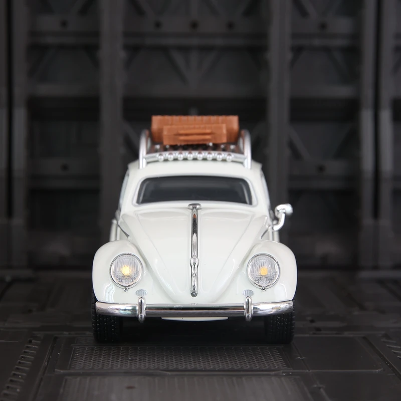 Фото Модель автомобиля Volkswagen Beetle из сплава 1:32, двери с обеих сторон, которые можно открыть, а также передний капот и дверь багажника можно открыть. №1