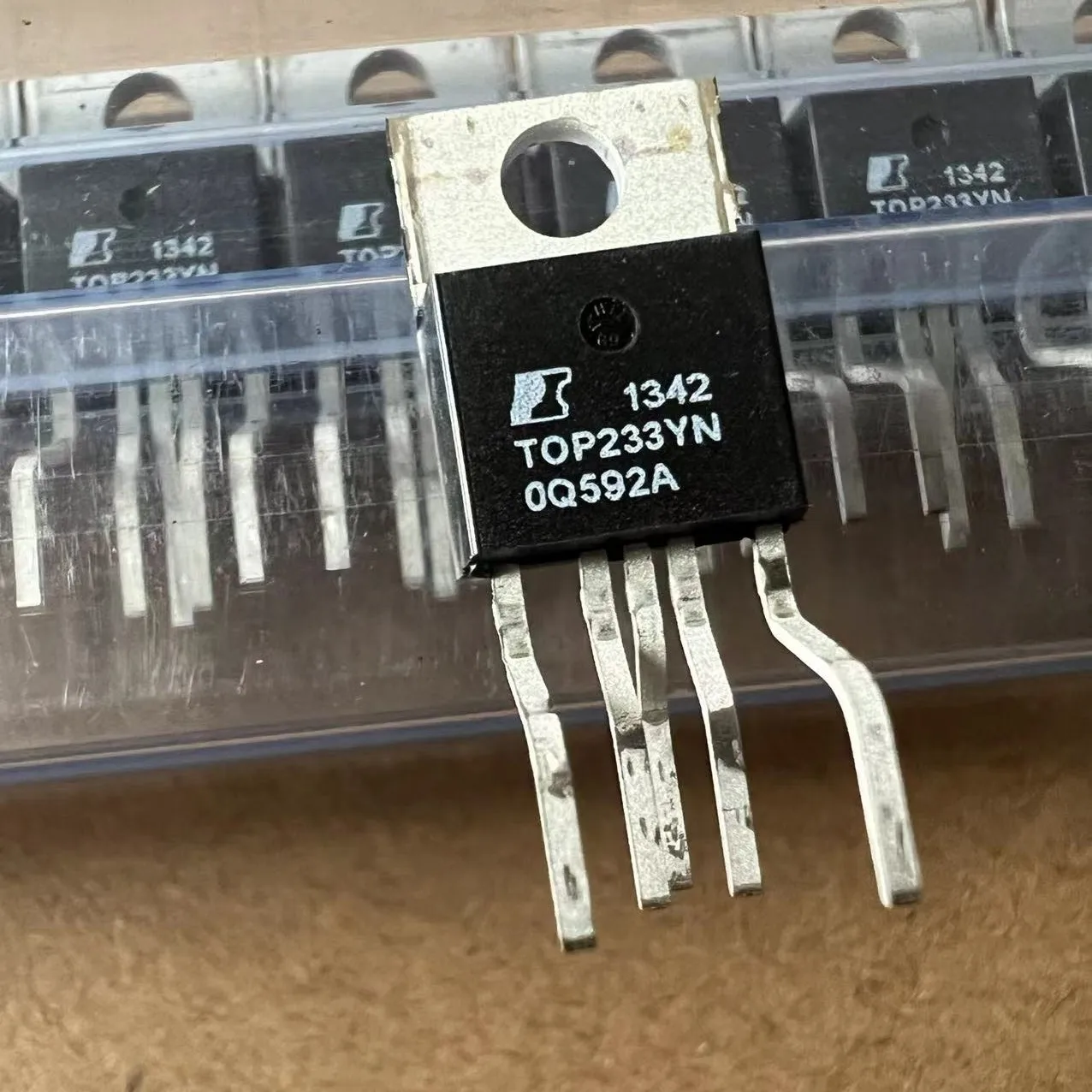 

150PCS/LOT NEW TOP233Y TOP233YN TO220-5 Power Management IC