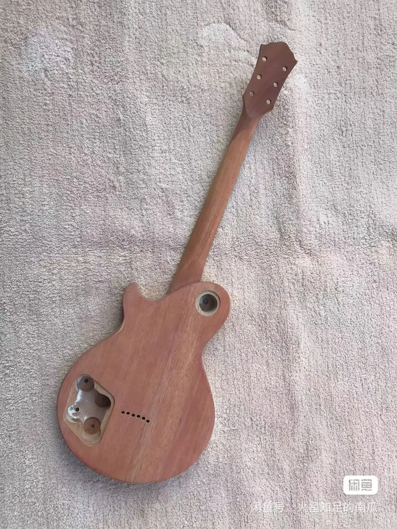 Электрическая гитара без Hardwares