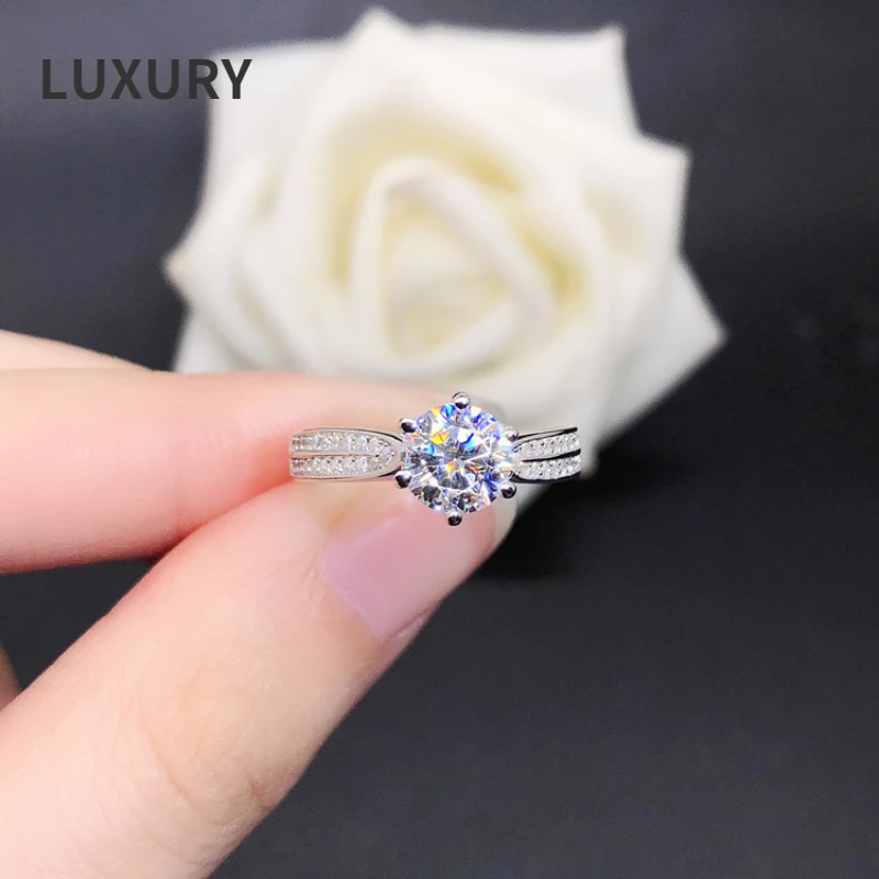 

Luxury 100% S925 Sterling Silver Super Sparkling Real 1 Carat Moissanite Rings For Women Party Fine Jewelry Wholesale
