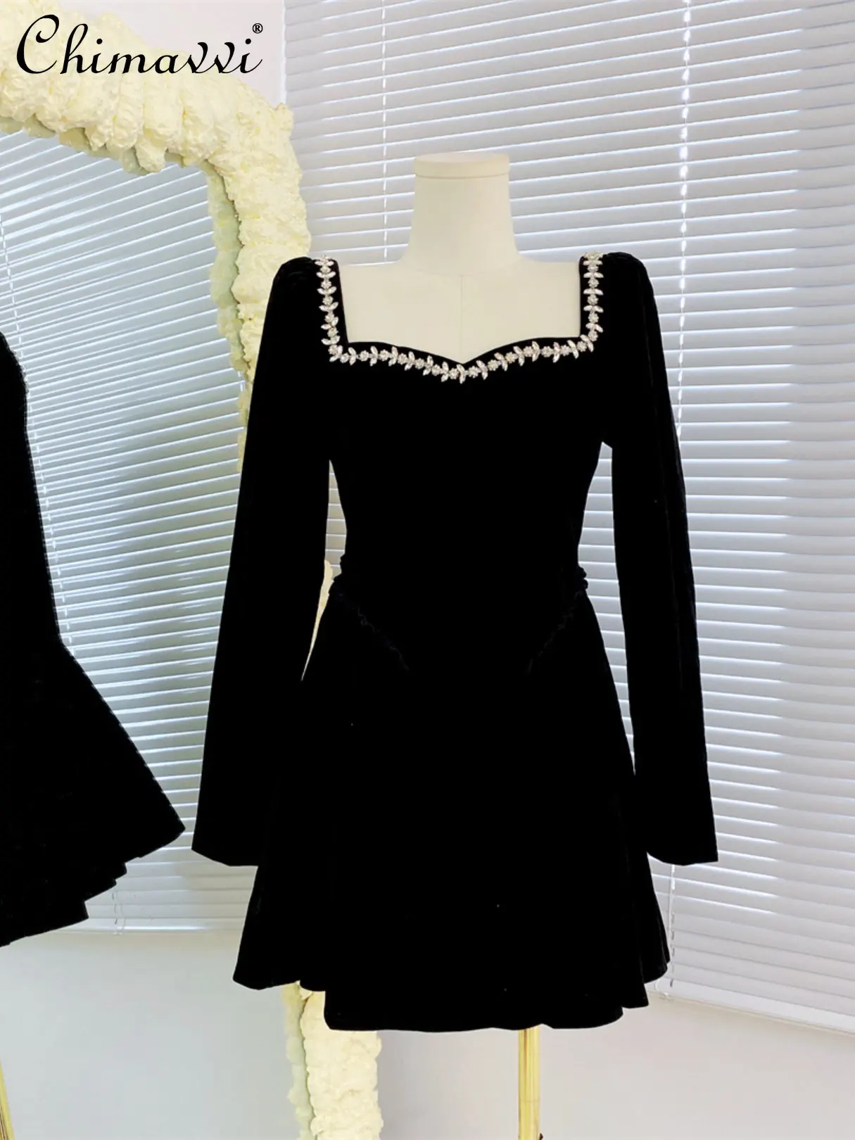 

Светильник кое роскошное женское платье с квадратным вырезом, новинка весны 2023, модное черное винтажное бархатное французское платье с высокой талией
