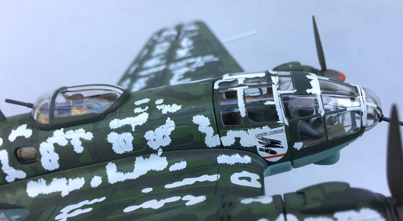 Коллекционная модель бомбардировщика He111 Fine 1/72