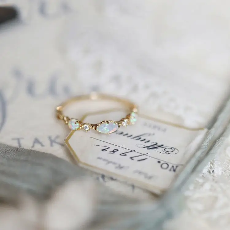 

Женское регулируемое кольцо из серебра 925 пробы с натуральным опалом