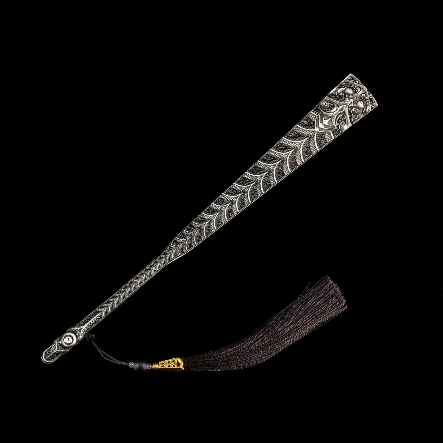 

Веерное украшение из шелка с узорами дракона