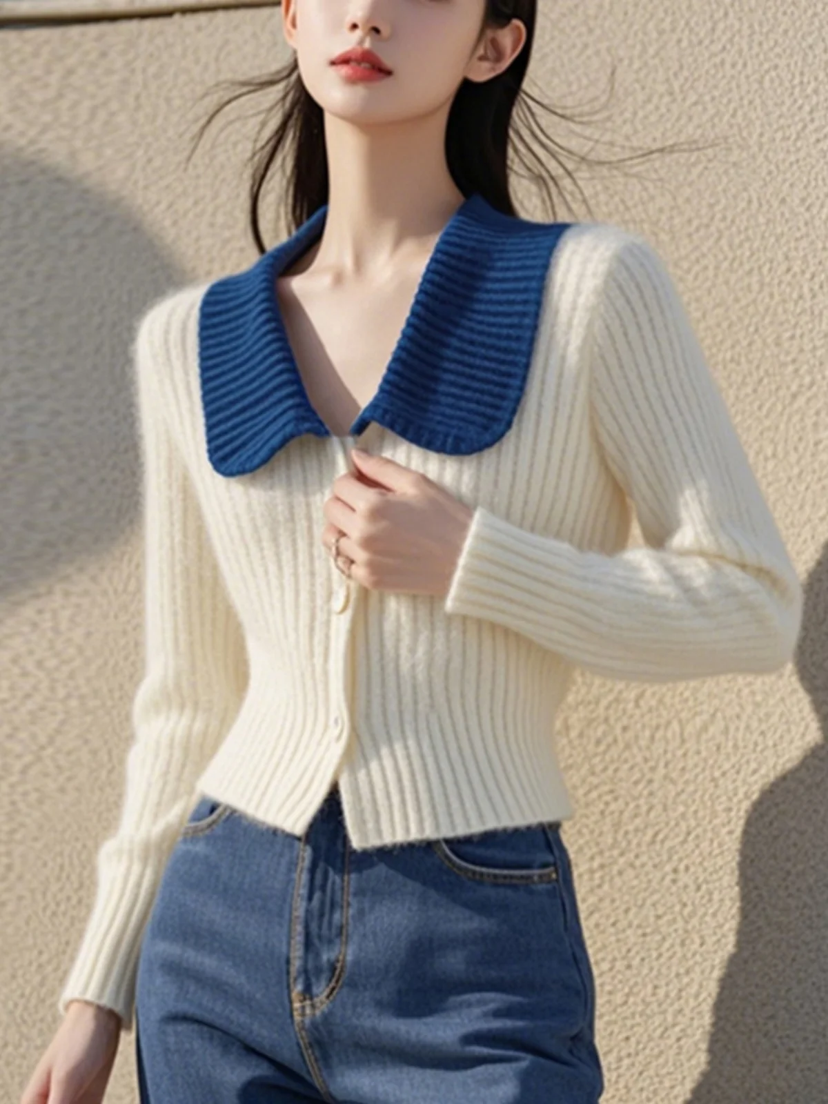 Модный шикарный супер красивый белый вязаный свитер с лацканами и длинными