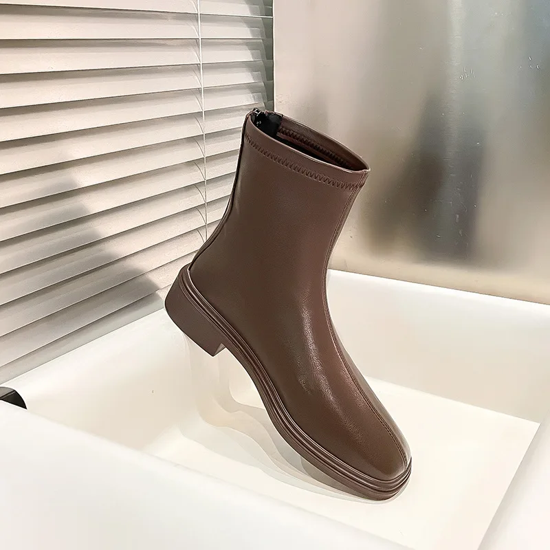 Новинка 2024 короткие ботинки с квадратным носком женские коричневые в британском