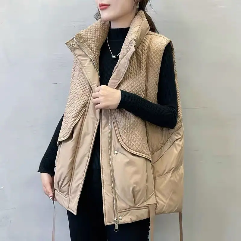 

2022 New White Duck Down Vest Women Outside Wear Loose Version of The Fashion Small Diamond Check Splicing Horse Clip Shoulders