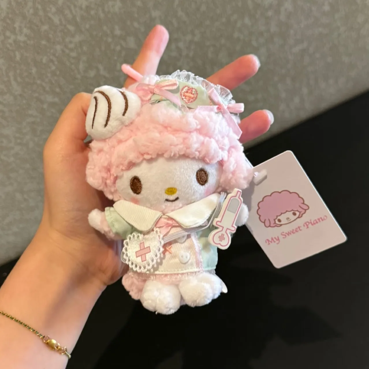Фото Мягкая плюшевая игрушка-брелок Sanrio: Мультяшная медсестра-овечка, украшение для автомобиля, сумки, рюкзака, подарок на день рождения №1