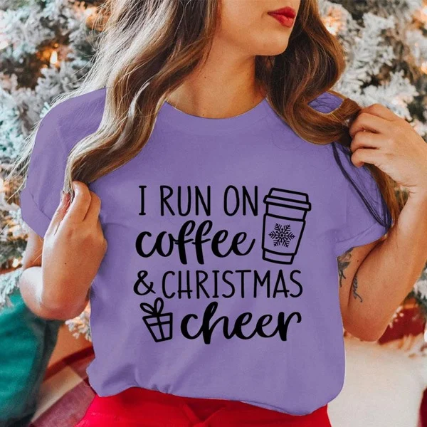 Женская рождественская Футболка I Run on Coffee &amp Christmas Cheer модная Рождественская
