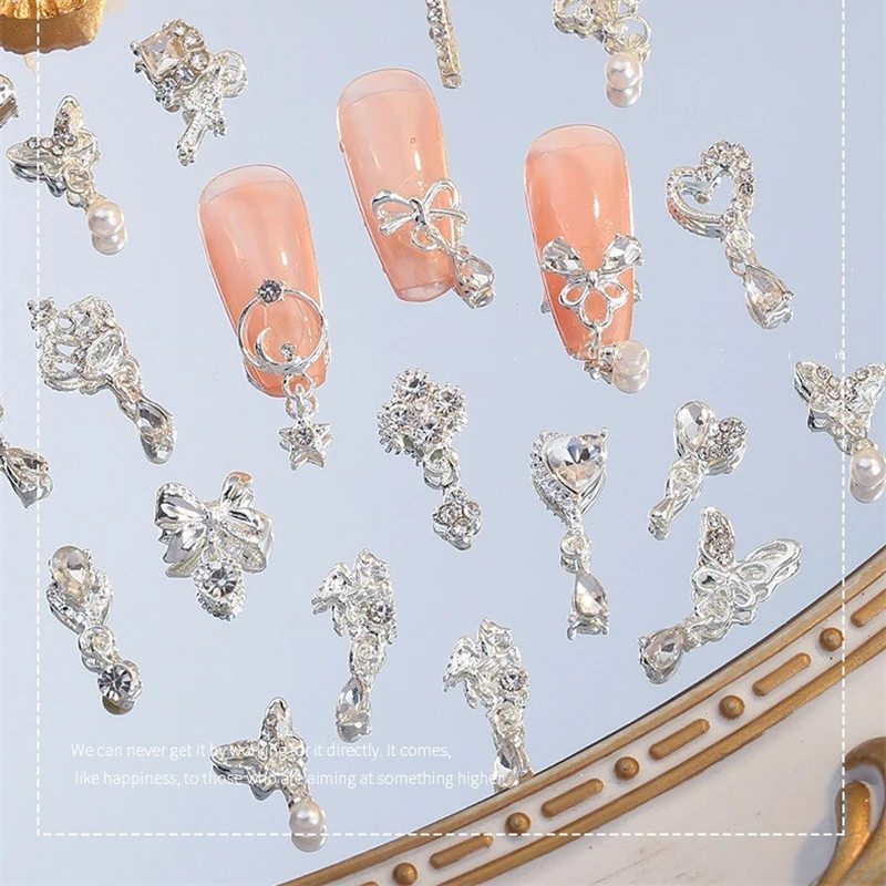 

Серебряная подвеска в виде короны, галстук-бабочка, привлекательные аксессуары, улучшают ваш дизайн ногтей, уникальный блестящий эффект, блестящий бант, модный тонкий