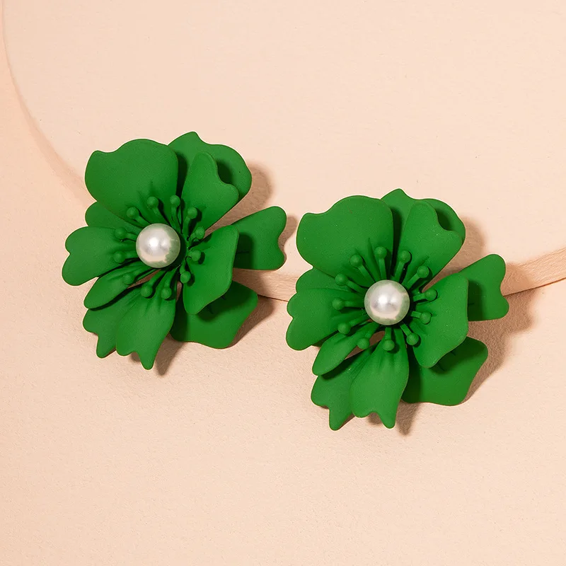 Женские серьги в виде цветка