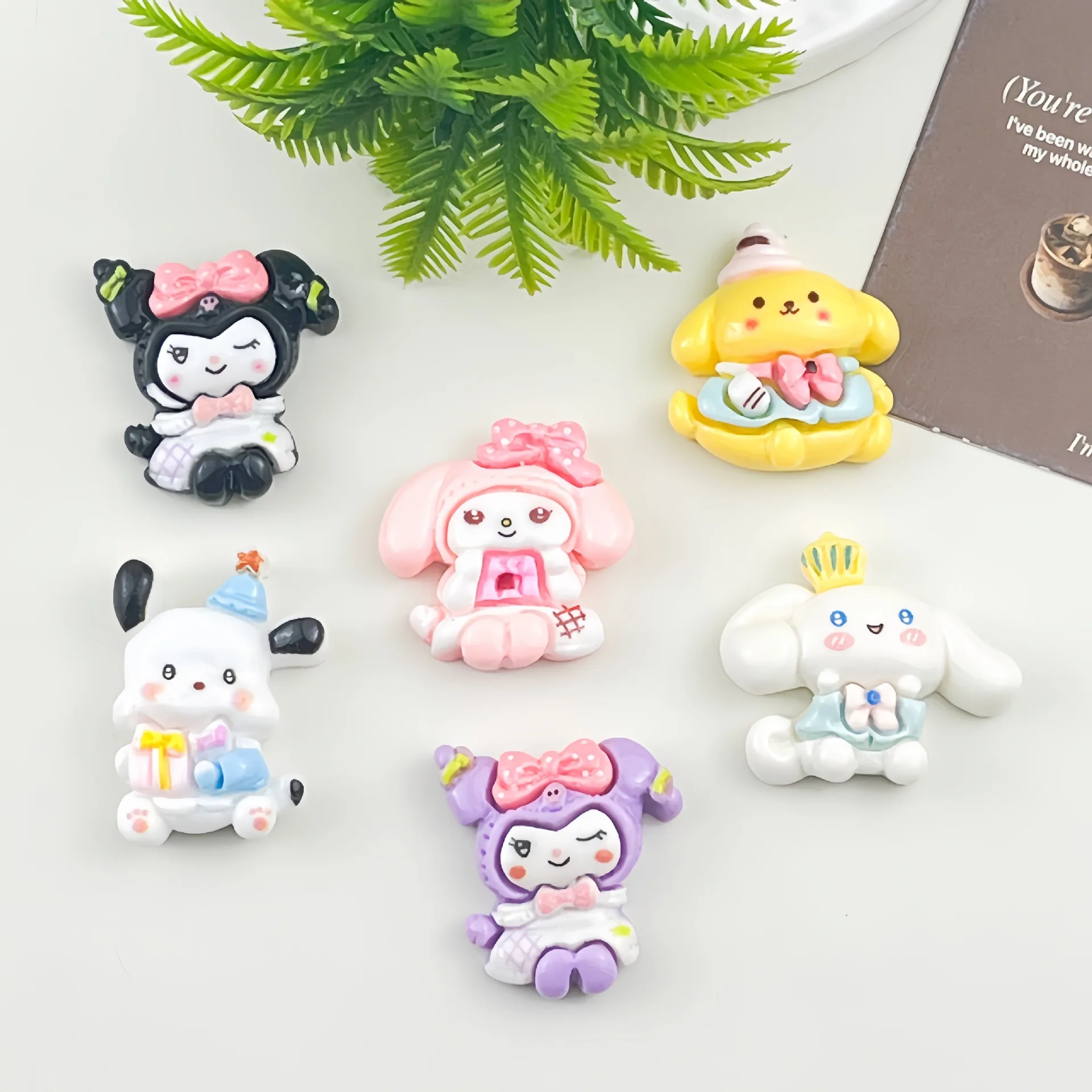 Фото Милые плоские фигурки из смолы Sanrio Kulomi Melody Series для декора холодильника, скрапбукинга, чехлов для телефонов, головных уборов, сережек и поделок своими руками №4