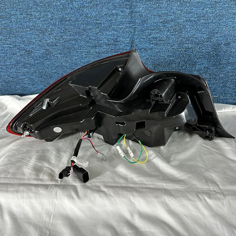 Фото J ONE Подходит для задних фонарей BMW M2 F87, 2 серии F22 F23 220I 225 228 M2C, модернизированные OLED-фонари GTS с эффектом рыбьей чешуи. №2