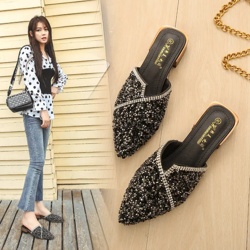 

2023 летние новые тапочки Baotou с блестками, модные женские уличные туфли на толстом каблуке с острым носком