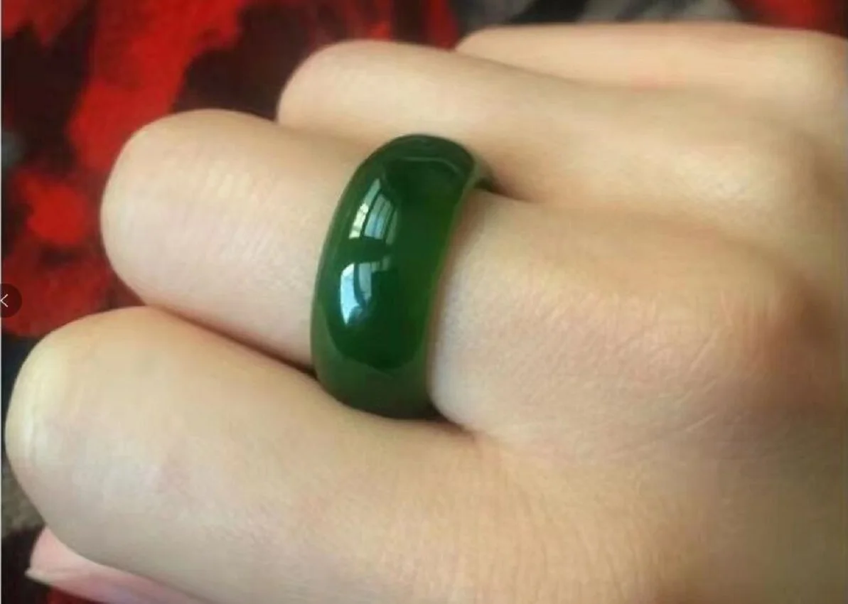 

2022 new beautiful emerald ring men's and women's agate green ring