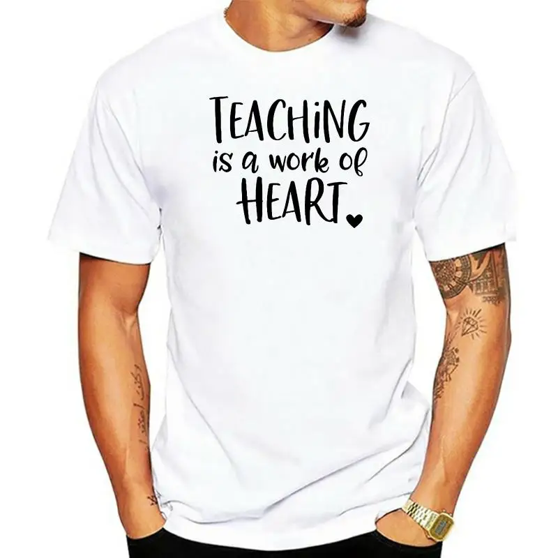 Женская хлопковая футболка с надписью «Learning Is A Work Of Heart» Женская хлопковая футболка с надписью «Learning Is A Work Of Heart»