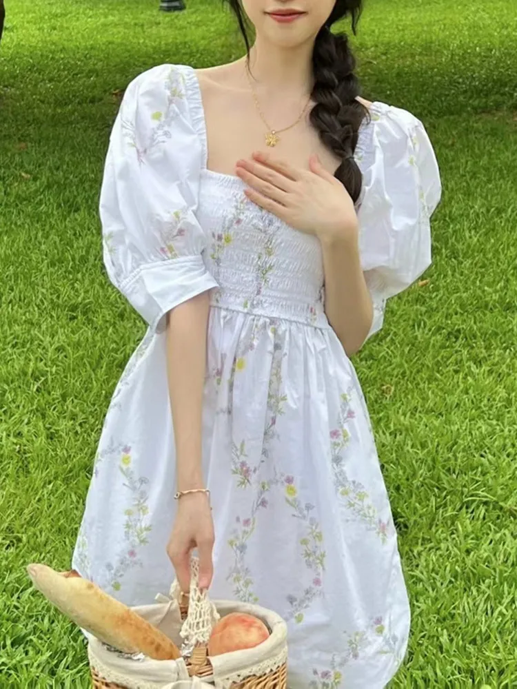 

Женское мини-платье с цветочным принтом, короткое плиссированное платье с квадратным вырезом, коротким рукавом-фонариком и приталенной тал...