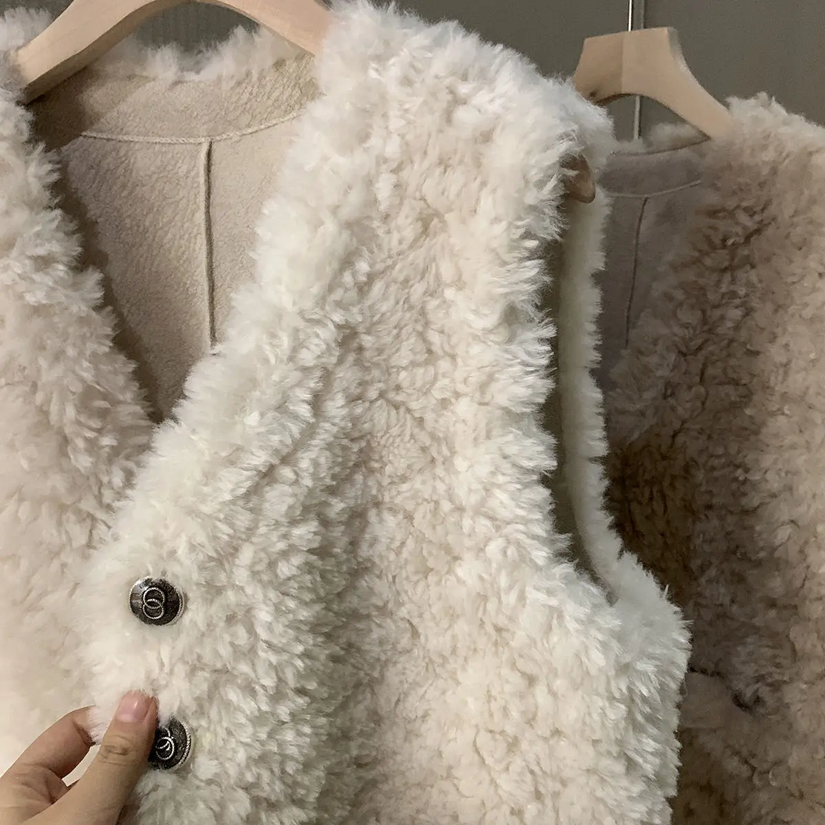 

Lamb wool vest women's fur all-in-one 2022 autumn and winter new western style outer wear all-match thick vest jacket