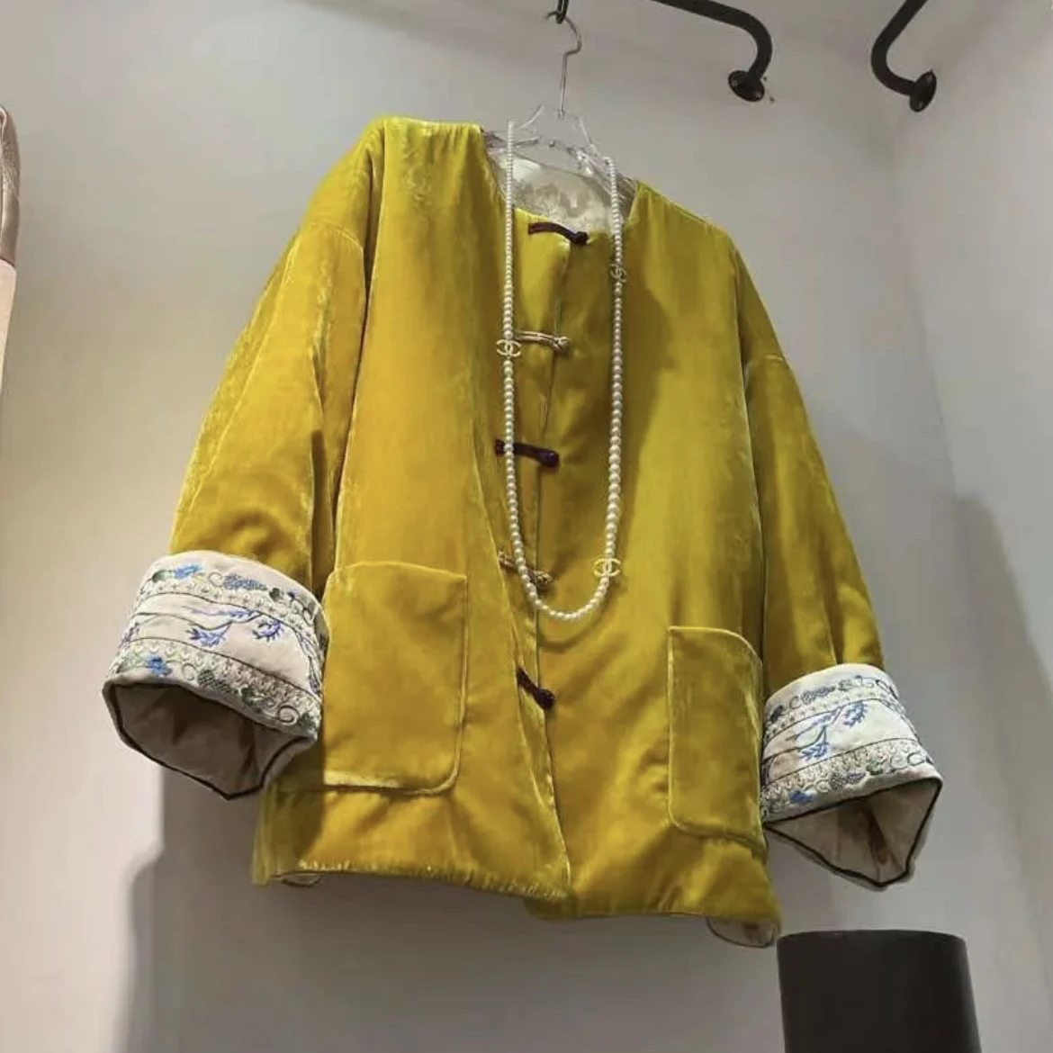 Зима 2024 новый китайский бархатный трехмерный жаккардовый топ с вышивкой