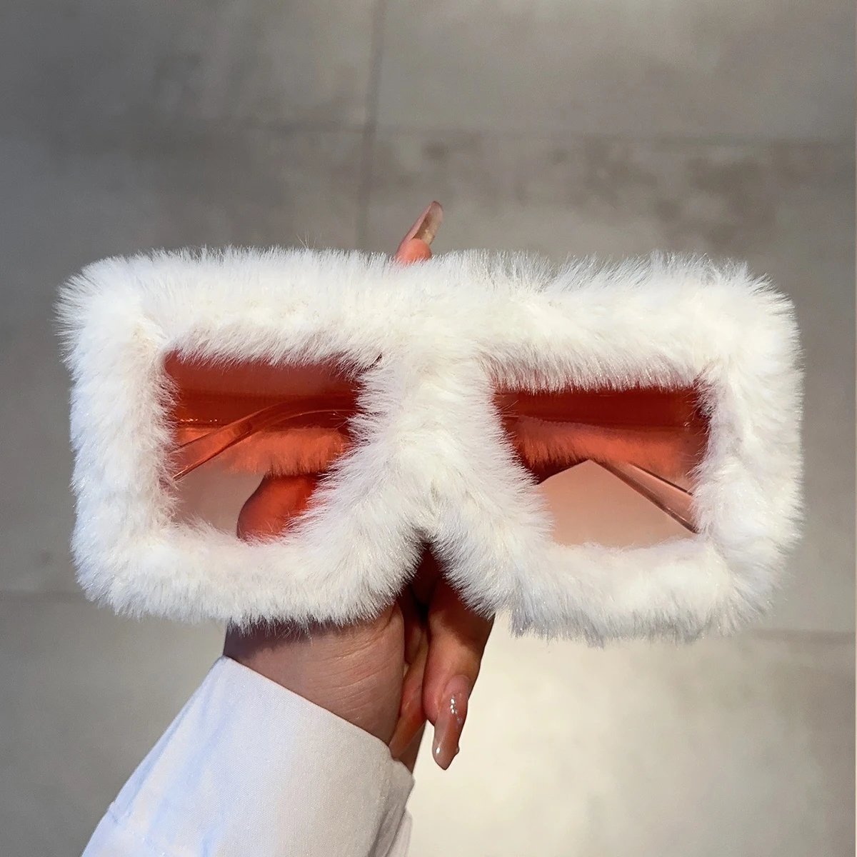 

GM LUMIAS Vintage Furry Sunglasses Women Fashion Oversized Square Gradient Winter Shades Trendy Brand Design UV400 Party Eyewear