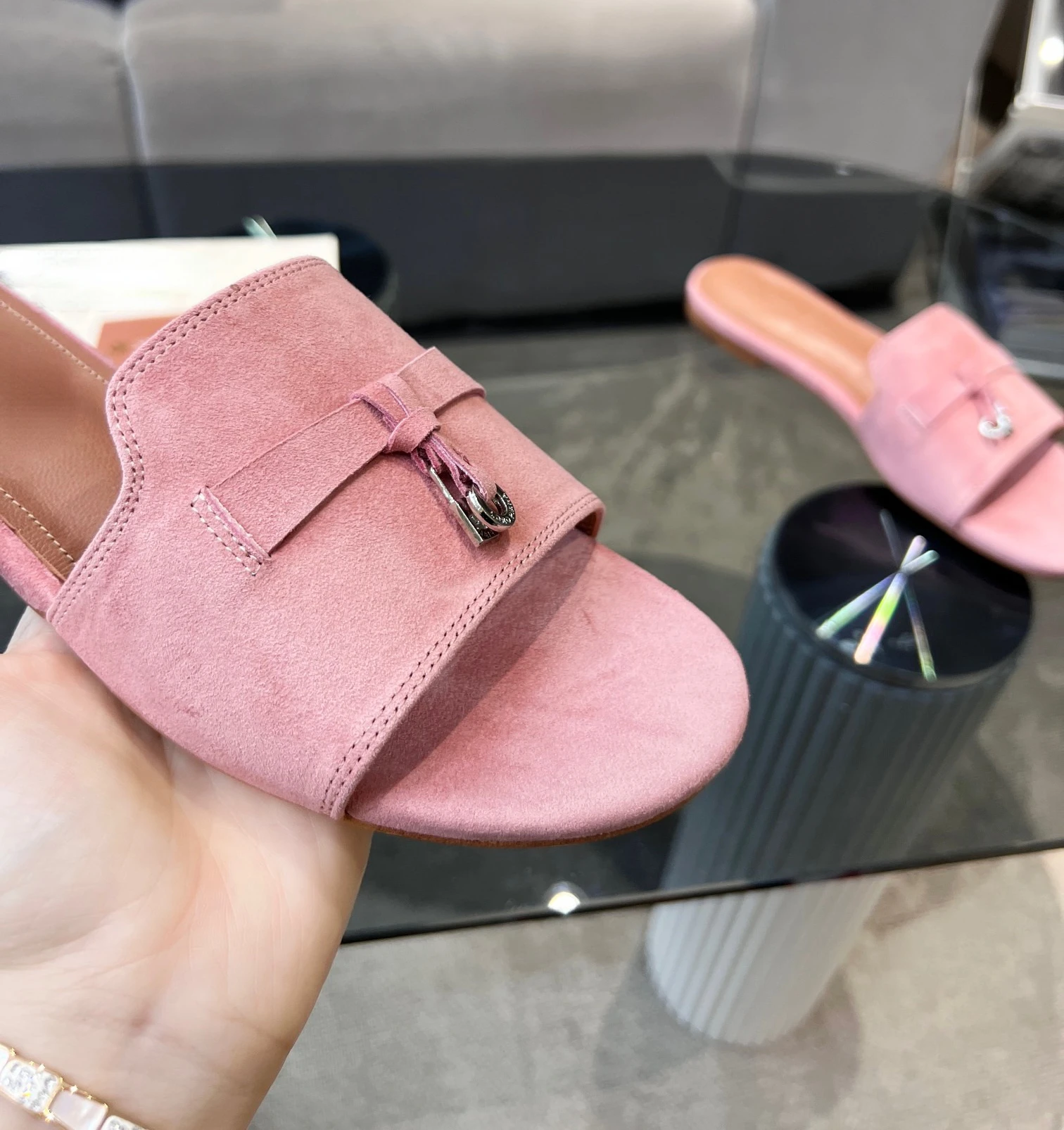 Summer Walk Kidsuede Flat Slippers Multicolor Metal Lock Tassel Mules Flipflops Shoes Beach Slides Women Hot Sell Casual Sandals