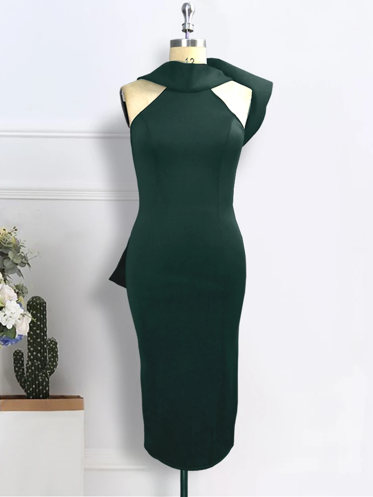 Женское платье с бантом на спине темно-зеленое облегающее без рукавов для