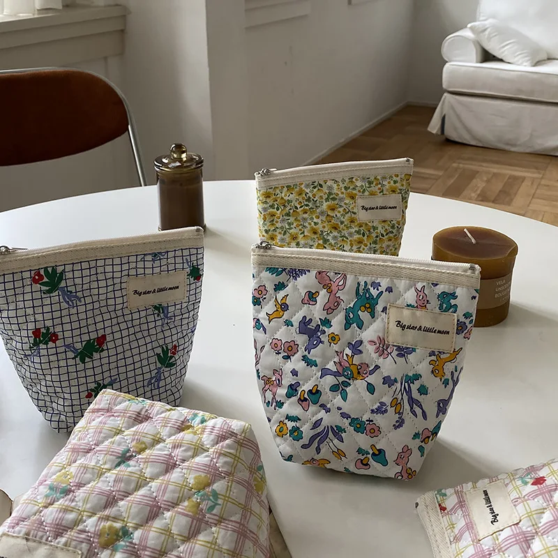 

Fashion Quilted Coin Purse Retro Floral Makeup Bag Women Cotton Change Purse Girls Cute Coin Pouch Cosmetic Lipstick Bags
