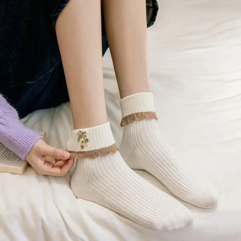 

Красивые вышитые женские кружевные милые носки в стиле "Лолита", длинные носки для девочек, удобные носки на весну и осень