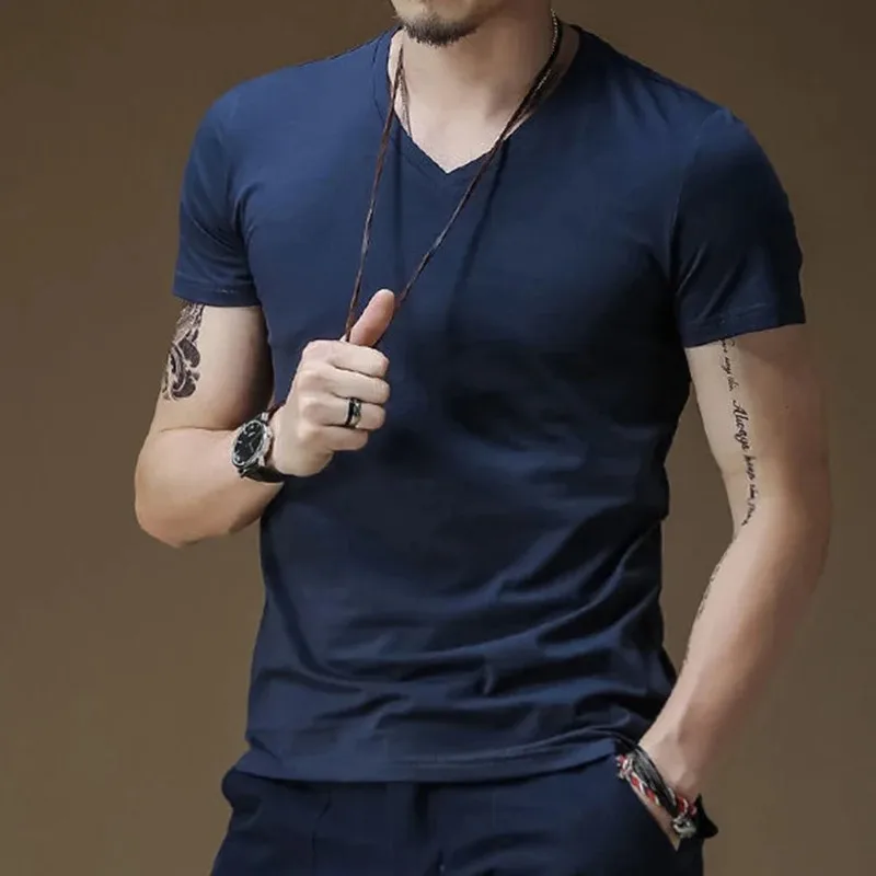 Футболка мужская однотонная с V-образным вырезом и коротким рукавом