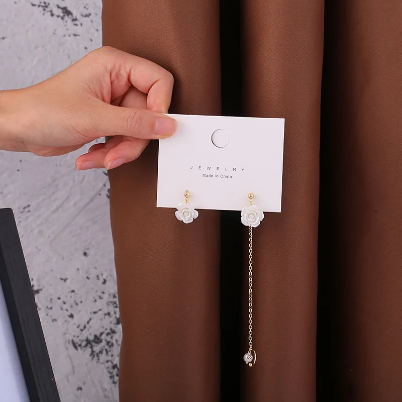 

Asymmetric Ear Cuff Long Chain Tassel White Rose Flower Drop Earrings For Women Korea Creative Clip on Jewelry Female Earcuff