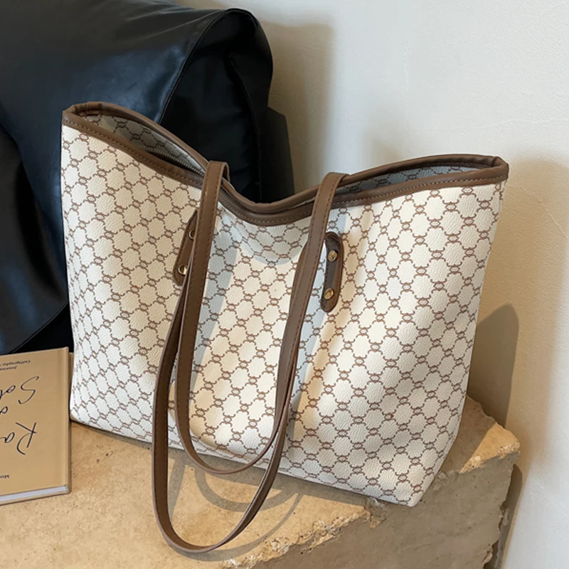 

Fashion Printing Designer Bag High-quality Large-capacity Bag Niche Wild Commuter Bag New Trendy Texture Portable Tote Bag Sac