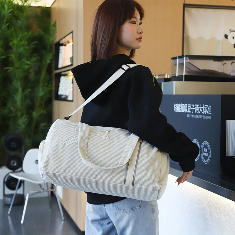 Женская дорожная сумка для багажа однотонная вместительная дамская сумочка на