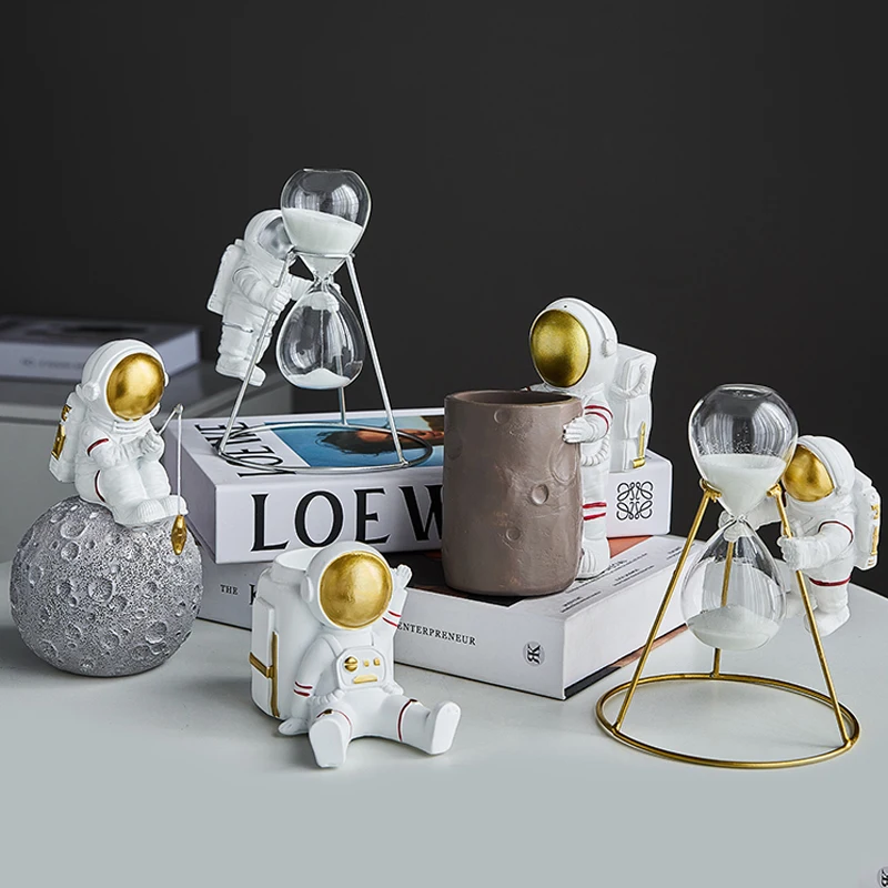 

Cute Astronaut Hourglass Resin Pen Holder Indoor Figurines Desk Accessories Home Decoration Accessories Room Decoration Gift