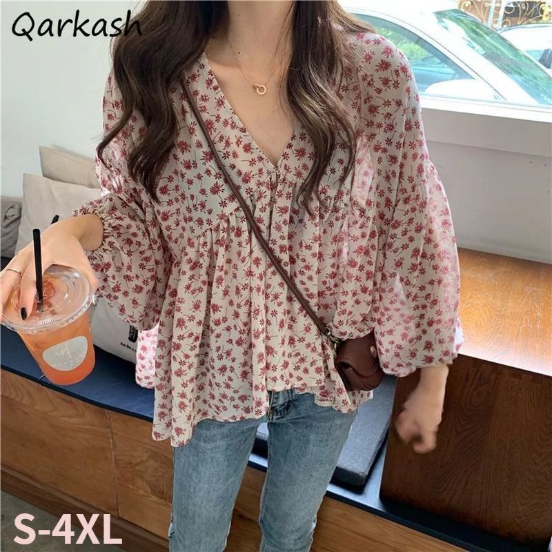 

Блузка женская свободного покроя с V-образным вырезом