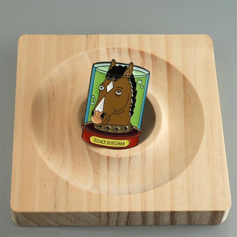 Фото BoJack Horseman Юмористическая анимационная булавка Аниме Металлическая брошь Вдохновленная антропоморфными аксессуарами для значков лошади №3