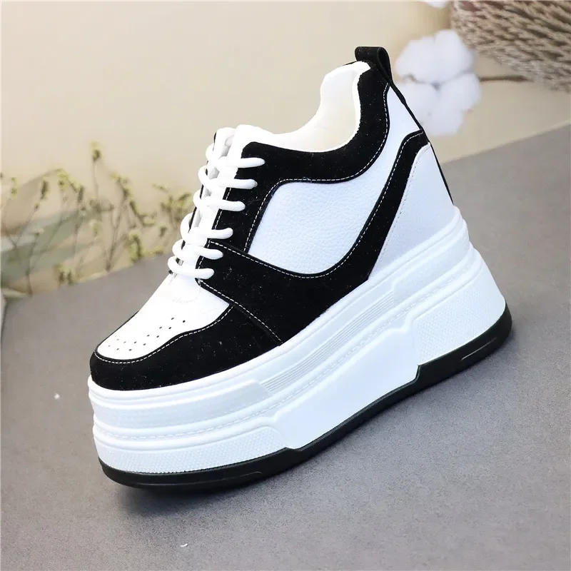 Женская Вулканизированная обувь на танкетке 12 см черно-белая платформе с