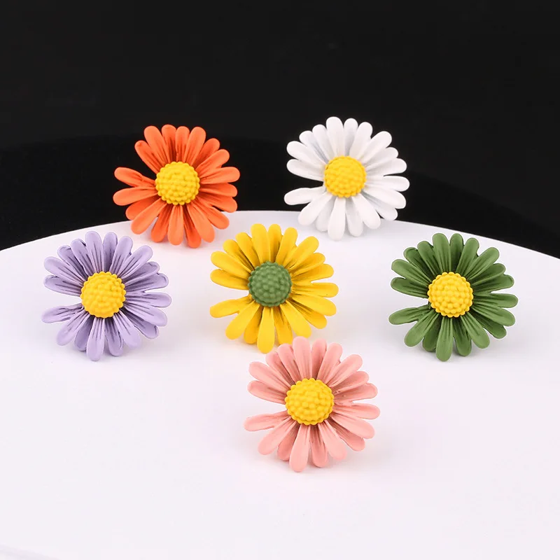 

Elegant Women Daisy Brooches Fashion Sunflower Badges Flowers Lapel Pins Bag Hat Skirt Collar Decor Accessories Jewelry Gifts