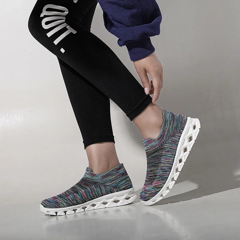 Men Women Walking Shoes Travel Socks Shoes Female Sports Knitted Mesh Sneakers Breathable Lightweight Soft Bottom Sneakers