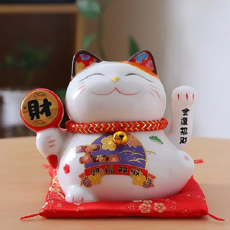 

Керамическая статуэтка кота Манеки-неко