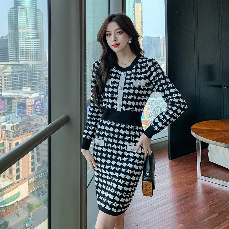 

Женское винтажное трикотажное платье-карандаш с длинным рукавом