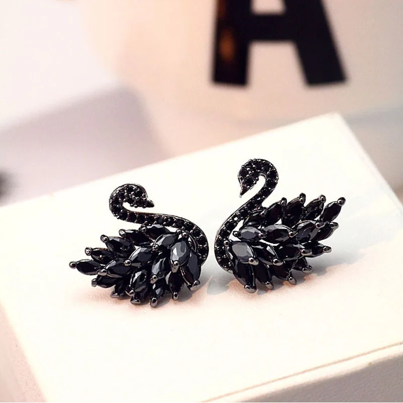 

Exquisite Crystal Black Swan Vintage Stud Earrings High Quality Elegant Prevent Allergy Personality Fashion Women's Earrings