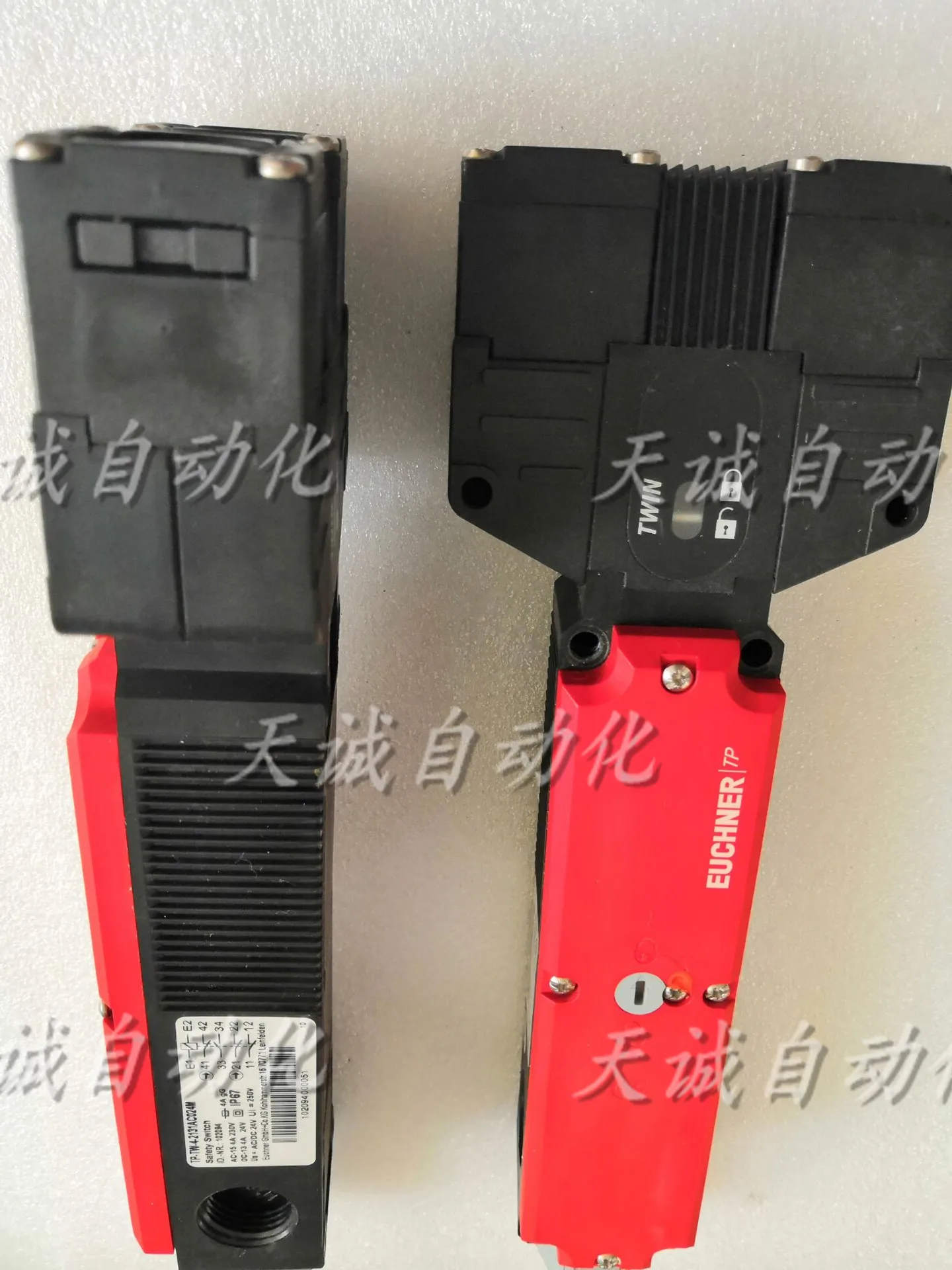 

EUCHNER Ansetron Safety Switch TP-TW-4-2131AC024M Article Number 102094