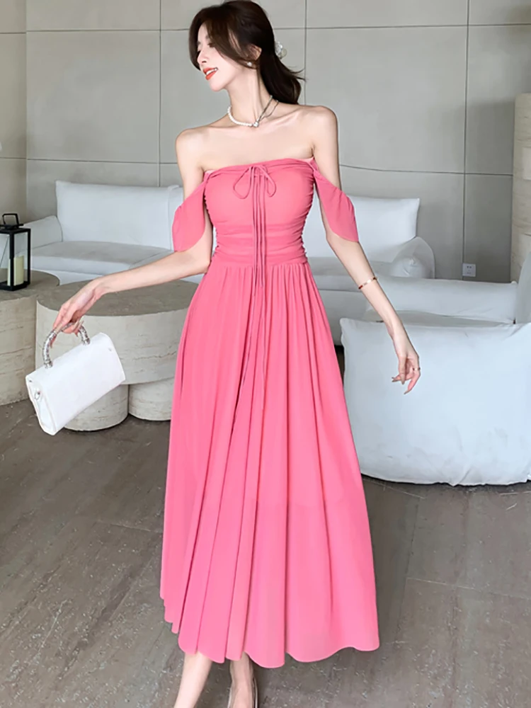 Летнее плиссированное облегающее длинное платье с розовым бантом и квадратным