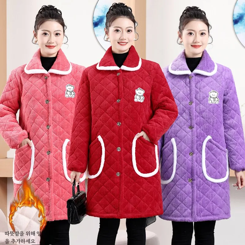 Утепленная женская куртка на флисовой подкладке с хлопковой подкладкой.