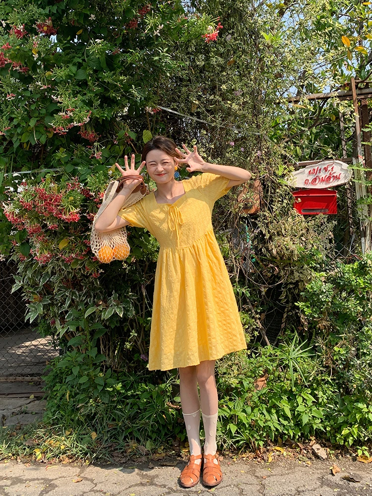 Huaji Q399 желтое Мягкое хлопковое милое маленькое платье на шнуровке с квадратным