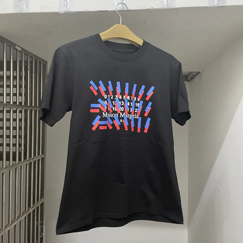 

Men Women Mm6 Margiela T-shirt Contrasting Colors Spot Cotton Short Sleeves Tops High Street Tshirts MM6 Couple Clothing